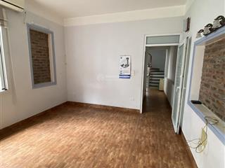 Cho thuê nhà nguyên căn, 150m2,thanh nhàn, hơn 7 triệu, gần trường đh, đến trung tâm hoàn kiếm 7p.