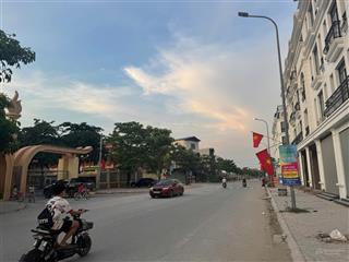 Chủ gửi căn nhà 5 tầng liền kề đẹp có 102 tại phúc thành 3 thị trấn bần yên nhân phường mỹ hào