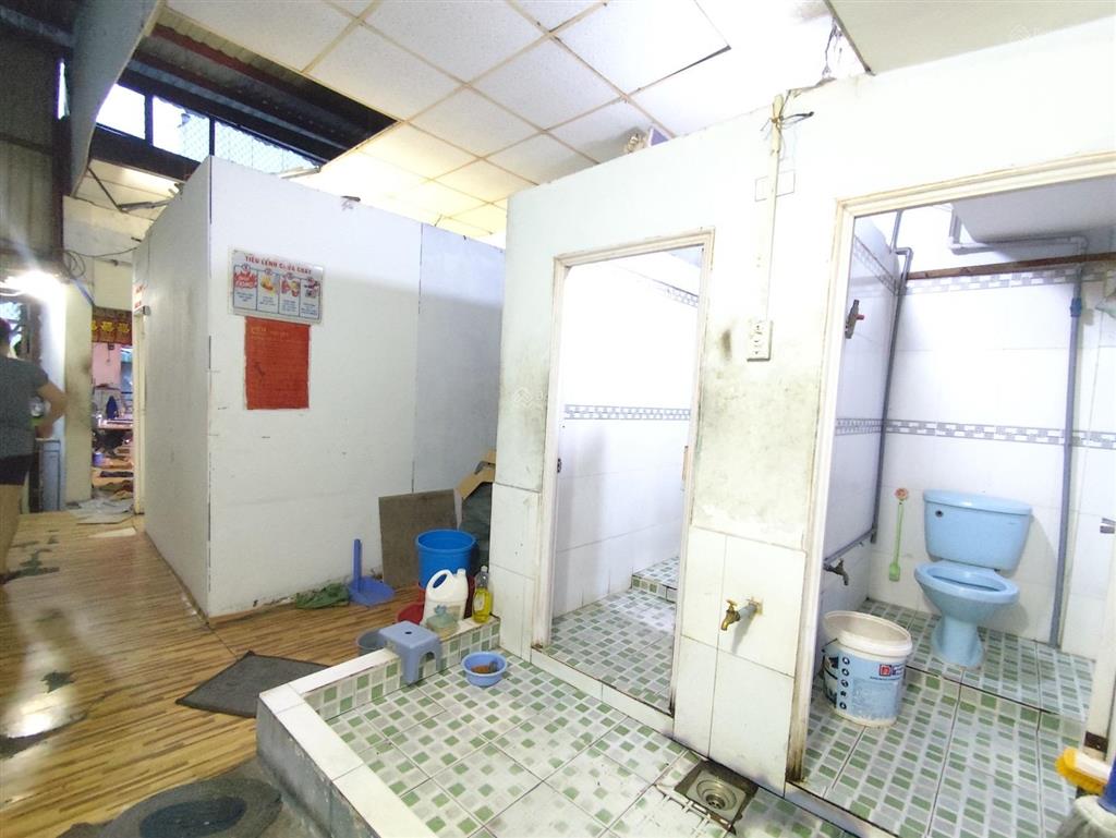 Bán nhà cũ đường thái phiên  quận 11 phường 2 cũ.