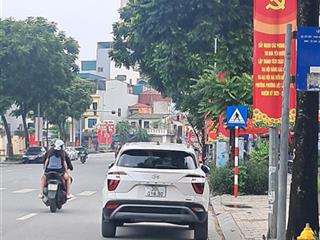 Tòa văn phòng 9t  lô góc  3 mặt thoáng . dòng tiền 2,4 tỷ/ năm. kết nối đường vành đai 2.5