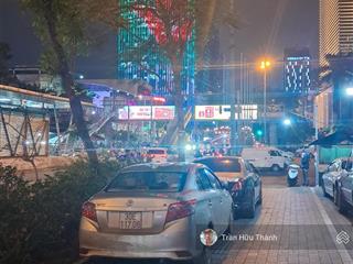 Tòa văn phòng 90m  lô góc  3 mặt thoáng. 9t  tặng full nội thất  hoàng quốc việt. giá 6x tỷ