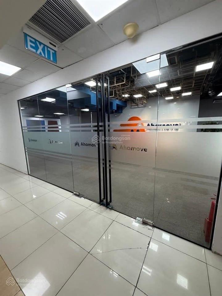 Tòa văn phòng 3 mặt tiền  view hồ. siêu hiếm 230m  săn dòng tiền 200tr/ tháng.