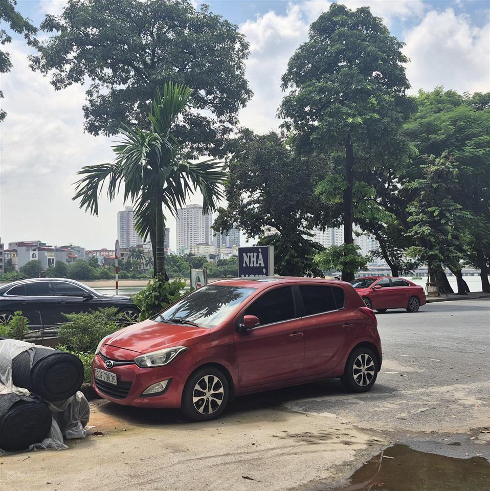 Tòa văn phòng 3 mặt tiền  view hồ. siêu hiếm 230m  săn dòng tiền 200tr/ tháng.
