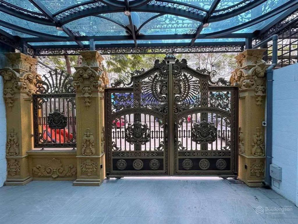 Biệt thự cổ 4 tầng  siêu hiếm. 190m2 mặt tiền + siêu khủng. chỉ hơn 200tr/ m2   0765 505 ***