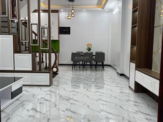 [siêu siêu hiếm] bán nhà trương định, một bước ra phố, ô tô đỗ cổng, đẹp long lanh, 40m nhỉnh 8tỷ