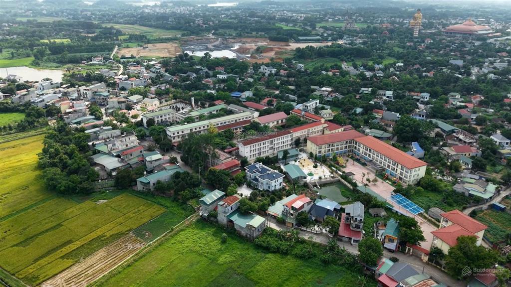 Bán gấp rẻ nhất thị trường. bán mảnh 2 mặt thoáng 100m2 2tỷ3 tại hoà thạch, ngay cạnh trung tâm