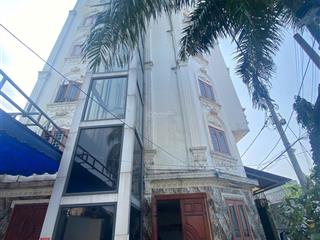 Phòng trọ view sông trong khuôn viên biệt thự