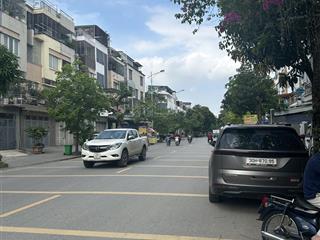 Kđt văn khê hà đông  sổ đỏ 83m2 mặt tiền 5m  vỉa hè 5m  giá 17 tỷ