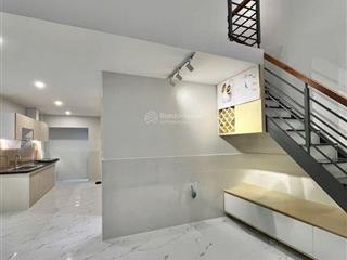 Nhà đẹp  ở ngay  diện tích 5.3 x 12m sổ vuông vức  kết cấu 1 trệt 1 lầu