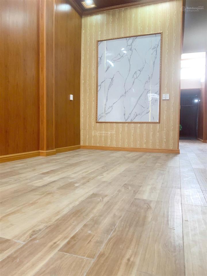 Hóc mônnhà c4 100m2 sổ hồng riêng
ngang 3.9 x30m 1khách + bếp +2 phòng ngủ.đường ô tô.
giá 3.7 tỷ