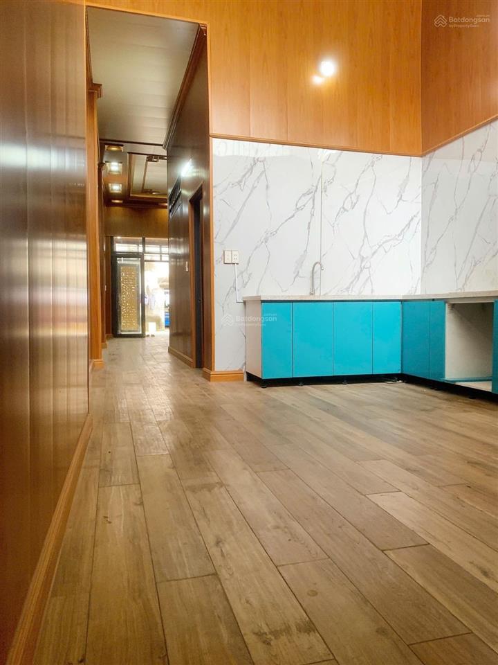 Hóc mônnhà c4 100m2 sổ hồng riêng
ngang 3.9 x30m 1khách + bếp +2 phòng ngủ.đường ô tô.
giá 3.7 tỷ