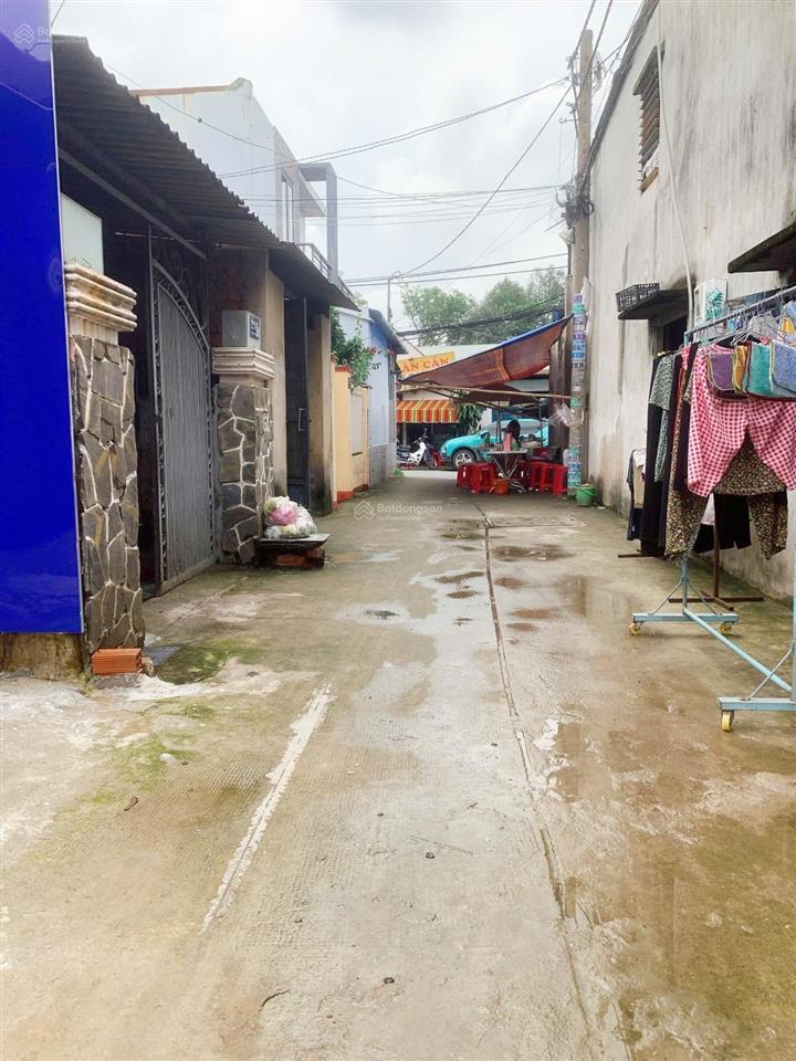 Hóc mônnhà c4 100m2 sổ hồng riêng
ngang 3.9 x30m 1khách + bếp +2 phòng ngủ.đường ô tô.
giá 3.7 tỷ