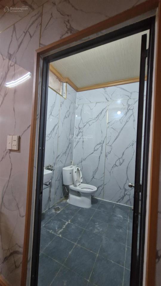 Hóc mônnhà c4 100m2 sổ hồng riêng
ngang 3.9 x30m 1khách + bếp +2 phòng ngủ.đường ô tô.
giá 3.7 tỷ