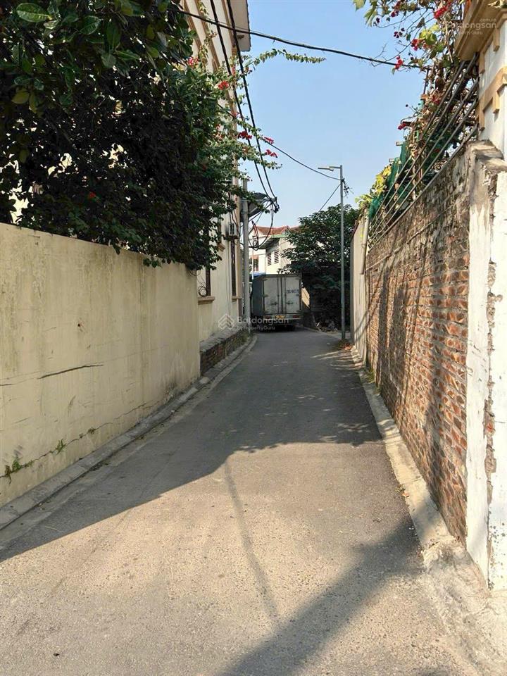 Đất mặt tiền rộng, nở hậu, ngõ 3.5m, sổ đỏ chính chủ cơ hội sinh lời cao tại gia lâm