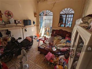 Chủ bán đất tặng nhà c4  99m  4 tỷ  gần vincom dĩ an.