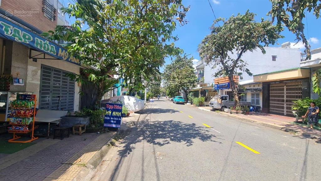 Bán nhà mặt tiền đường số phường phước bình cạnh global city