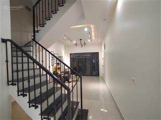 Chuyển công tác bán căn nhà gắn bó nửa đời người dt 42m2 vuông đẹp, khu phân lô quân đội