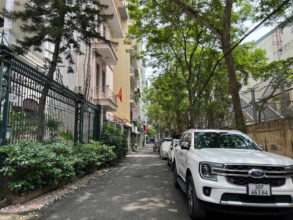 Bán toà văn phòng 9 tầng phố láng hạ  dòng tiền 1.8 tỷ / năm  giá hợp lý