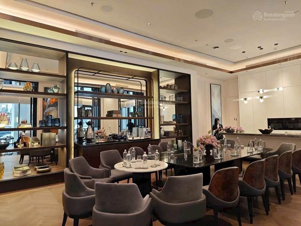 Cho thuê 2pn full nội thất 6* đến từ ý. diện tích 151m2  căn hộ thiết kế vòng cung cực kỳ đẹp