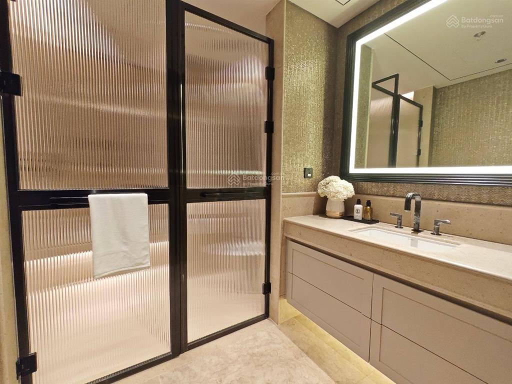 Cho thuê 2pn full nội thất 6* đến từ ý. diện tích 151m2  căn hộ thiết kế vòng cung cực kỳ đẹp