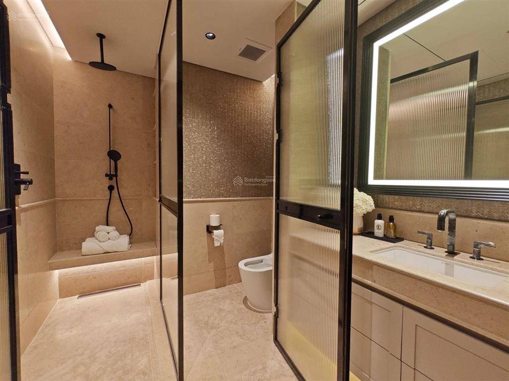 Cho thuê 2pn full nội thất 6* đến từ ý. diện tích 151m2  căn hộ thiết kế vòng cung cực kỳ đẹp