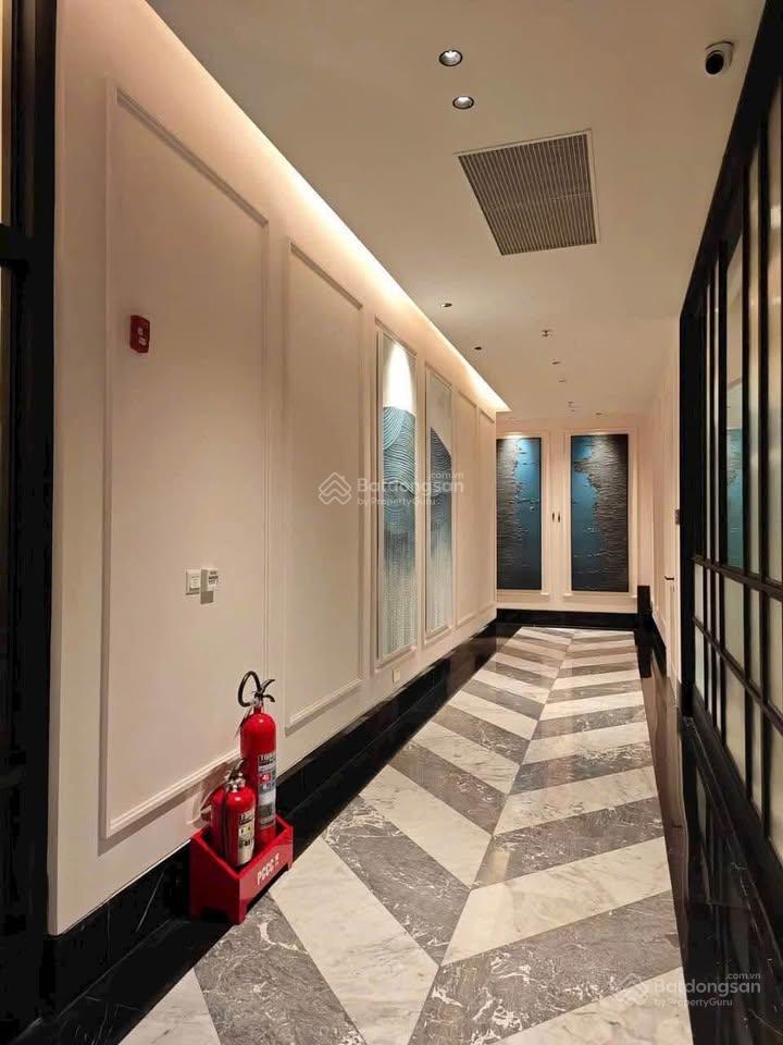 Cho thuê 2pn full nội thất 6* đến từ ý. diện tích 151m2  căn hộ thiết kế vòng cung cực kỳ đẹp