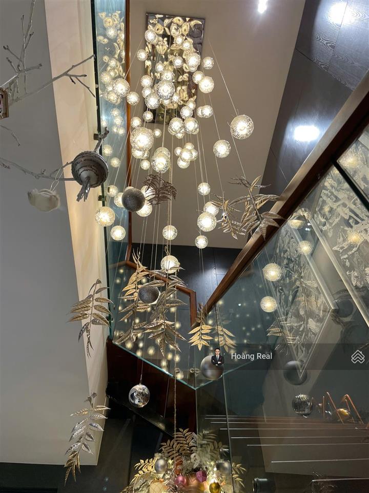 Duy nhất  cho thuê penthouse duplex 260m2  thiết kế thành 3pn  full nội thất  view ôm sông hồng