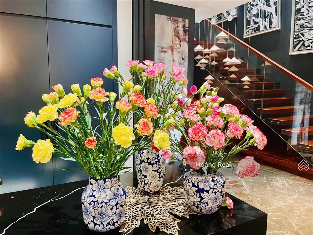 Duy nhất  cho thuê penthouse duplex 260m2  thiết kế thành 3pn  full nội thất  view ôm sông hồng