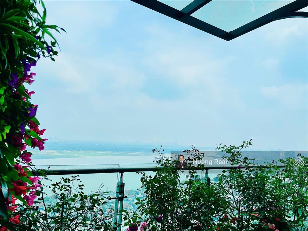 Duy nhất  cho thuê penthouse duplex 260m2  thiết kế thành 3pn  full nội thất  view ôm sông hồng