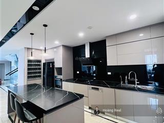 Cho thuê penthouse 323,6 m2 full nội thất  thông trần phòng khách 7m  view long biên và sông hồng