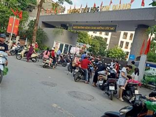 Tập thể hoàng đạo thành kim giang thanh xuân hà nội , dân trí cao bộ công an,,,, nhà lô góc đầu hồi