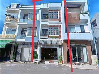 Bán nhà 1 trệt 2 lầu vip gần vincom 550  dt 66m²  giá 4.999 tỷ tl   0975 339 ***