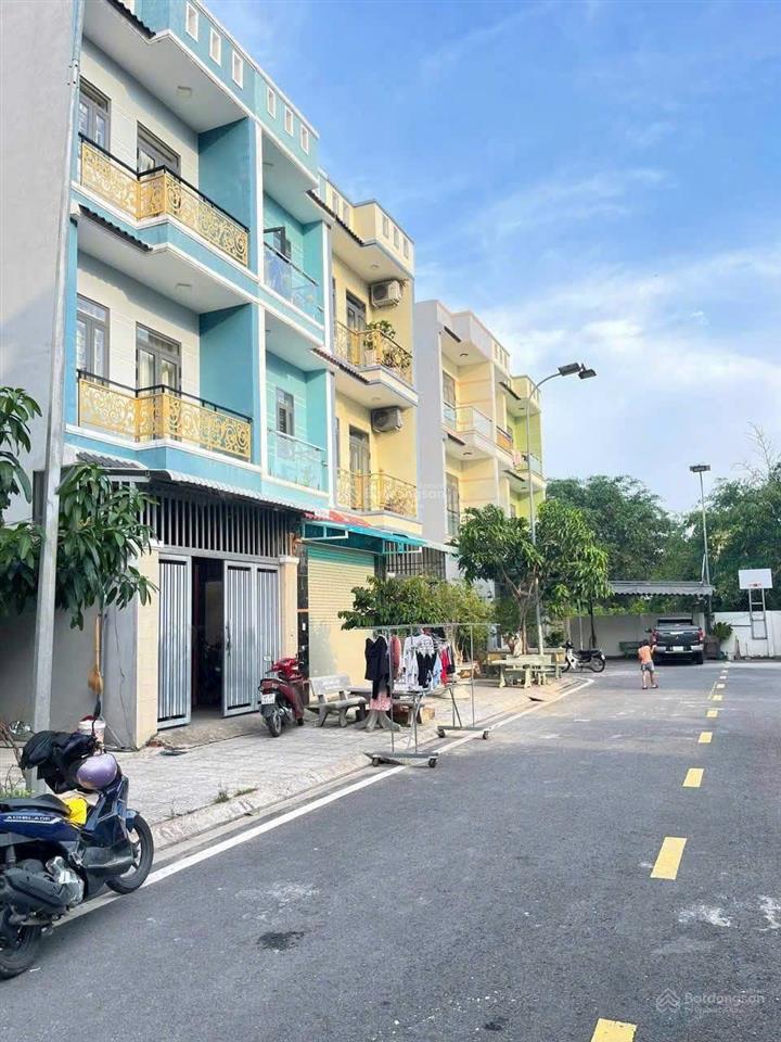 Bán nhà hoàn công 1 trệt 2 lầu đường nhựa 13m p dĩ an củ gần cụm trườg học dĩ an giá 4.5 tỷ
