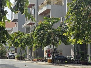 Bán gấp nhà 1 trệt 1 lầu  khu tđc đông hòa, trung tâm dĩ an diện tích