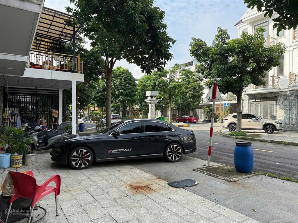 Nhà 2 lầu 1 tum, đang hoàn thiện kdc đông hưng, p. dĩ an đã hoàn công giá 6.8 tỷ có tl, có ht vay