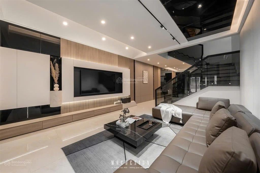 Nhà 2 lầu 1 tum, đang hoàn thiện kdc đông hưng, p. dĩ an đã hoàn công giá 6.8 tỷ có tl, có ht vay