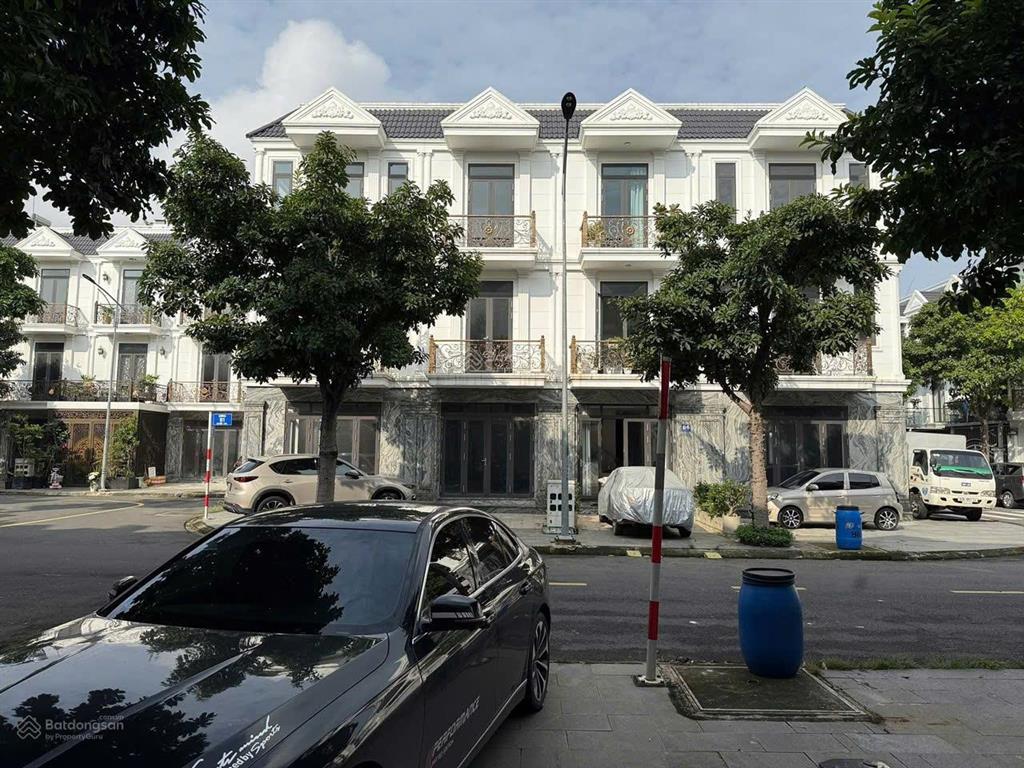 Nhà 2 lầu 1 tum, đang hoàn thiện kdc đông hưng, p. dĩ an đã hoàn công giá 6.8 tỷ có tl, có ht vay