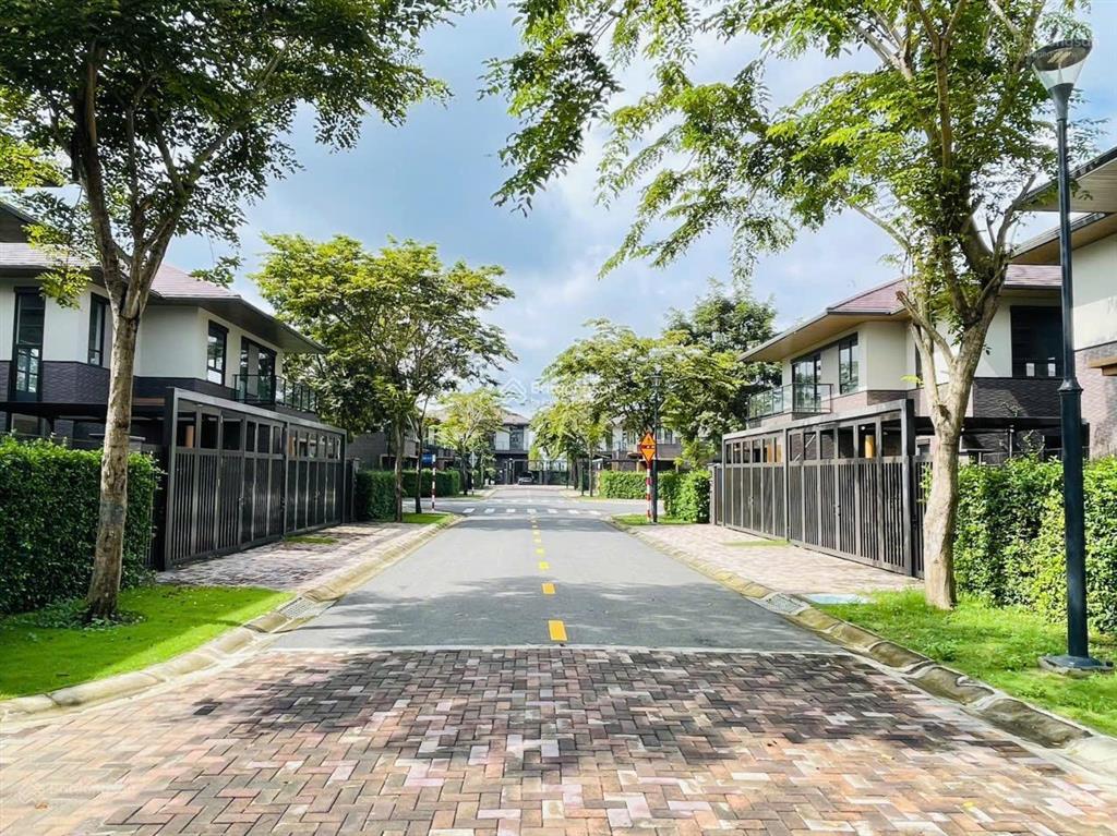 Bán căn đơn lập 300m2 waterpoint phía sau kênh đào chỉ cách sông vàm cỏ 700m