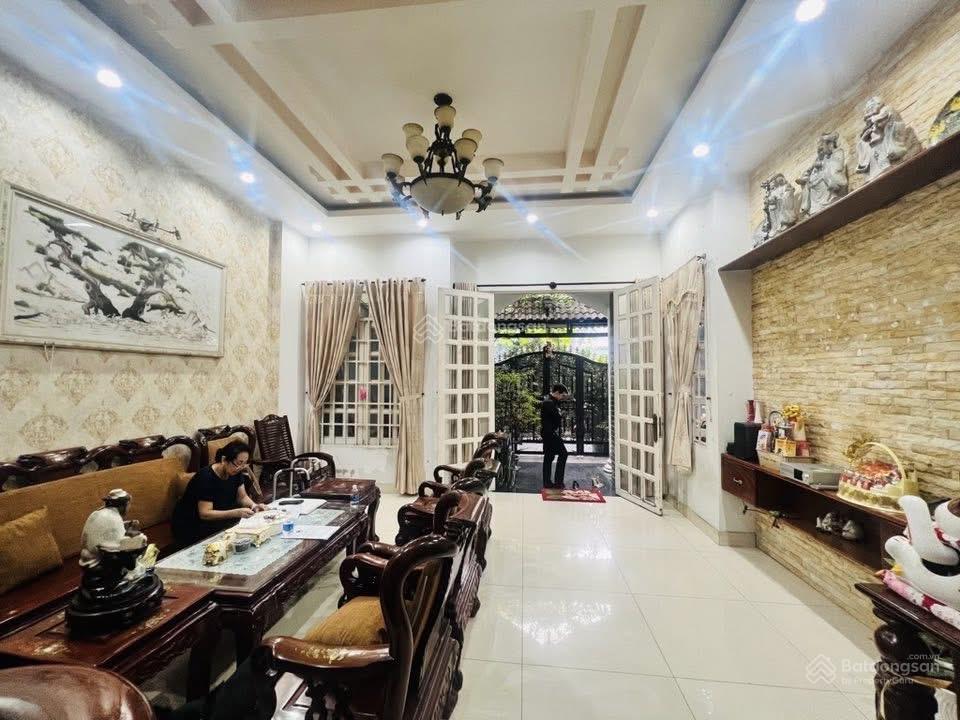 Gấp! giảm 500tr  1 căn ra mặt tiền  hxh  ngay emart phan văn trị  65m2 nhỉnh 5 tỷ