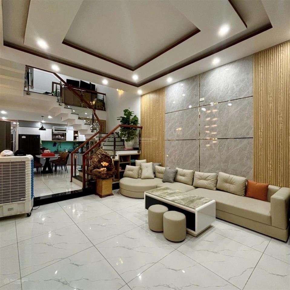 Gấp bán giá tốt, sát mặt tiền ngay emart phan văn trị, hẻm xe hơi, 60m2 chỉ hơn 5 tỷ