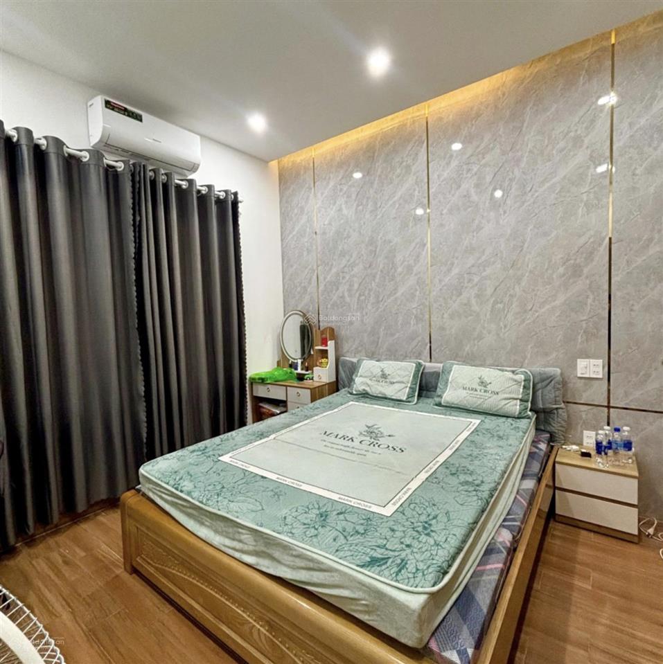 Gấp bán giá tốt, sát mặt tiền ngay emart phan văn trị, hẻm xe hơi, 60m2 chỉ hơn 5 tỷ