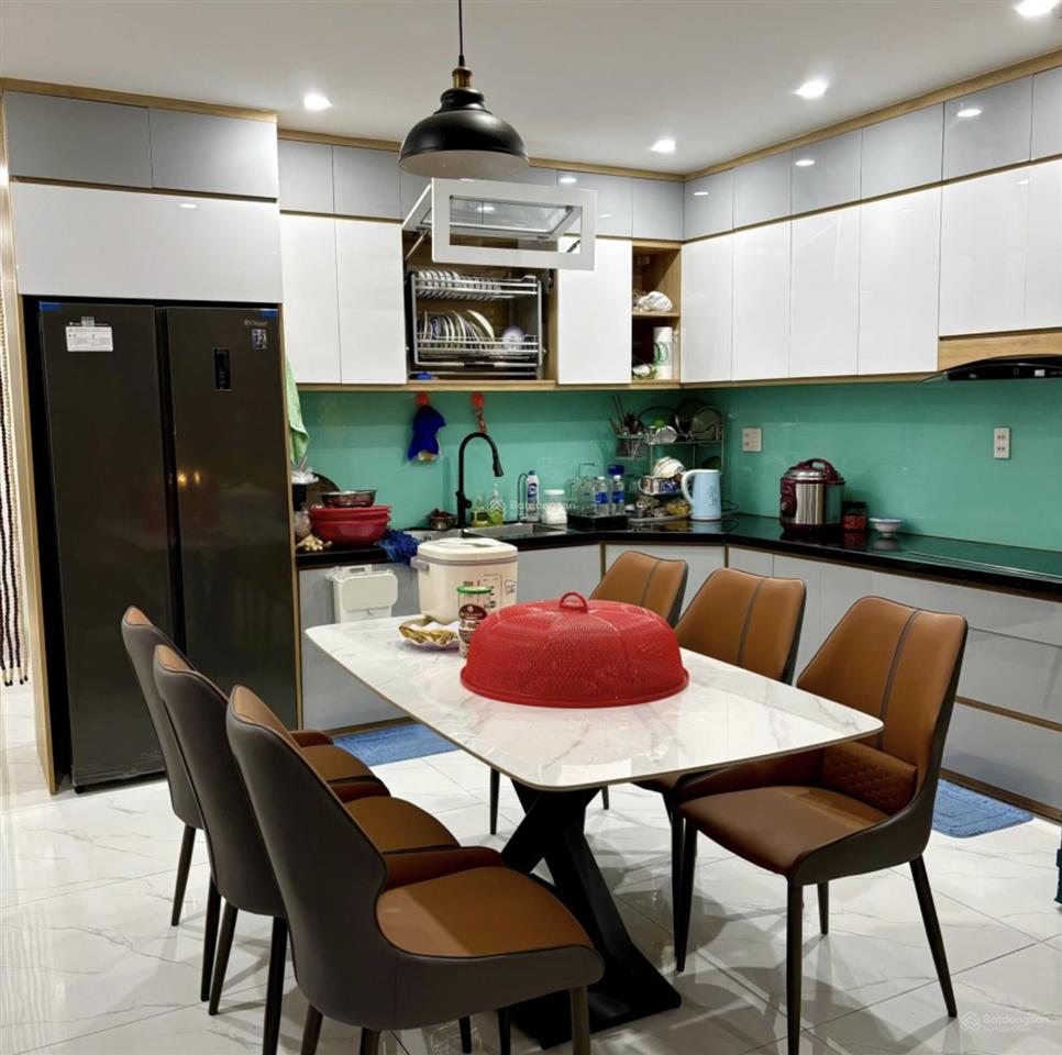 Gấp bán giá tốt, sát mặt tiền ngay emart phan văn trị, hẻm xe hơi, 60m2 chỉ hơn 5 tỷ