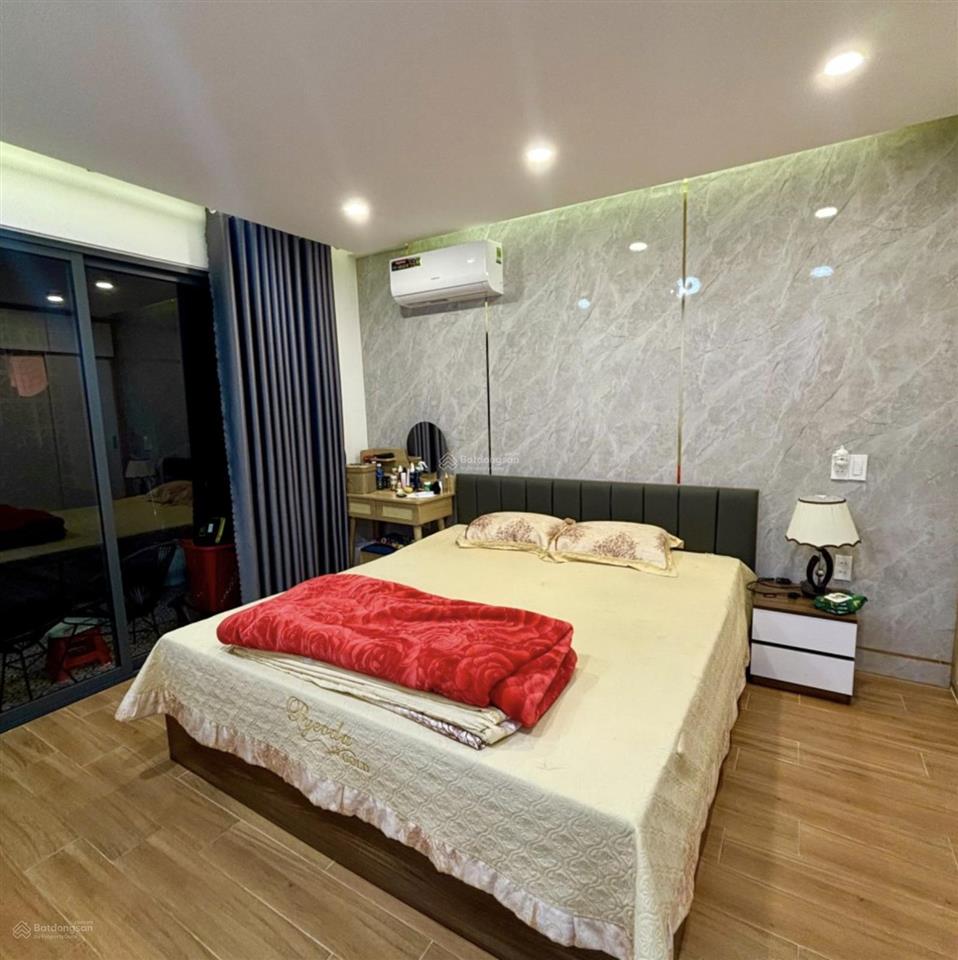 Gấp bán giá tốt, sát mặt tiền ngay emart phan văn trị, hẻm xe hơi, 60m2 chỉ hơn 5 tỷ