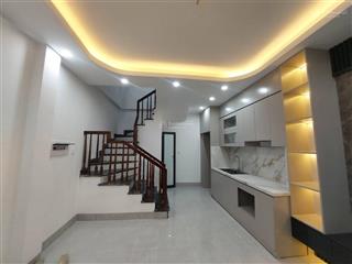 Bàn nhà ngõ 204 trần duy hưng, thông ra đường tú mỡ, đối diện bigc thăng long