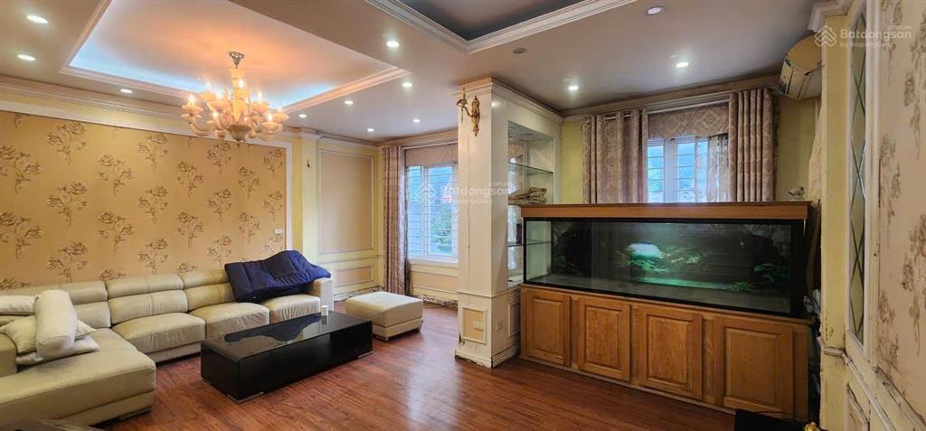 Cho thuê gấp căn nhà 6 tầng, thông sản, ô tô đỗ ngày đêm, xe máy để thoải mái