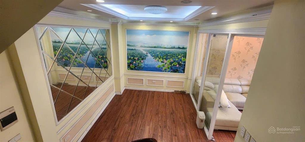 Cho thuê gấp căn nhà 6 tầng, thông sản, ô tô đỗ ngày đêm, xe máy để thoải mái