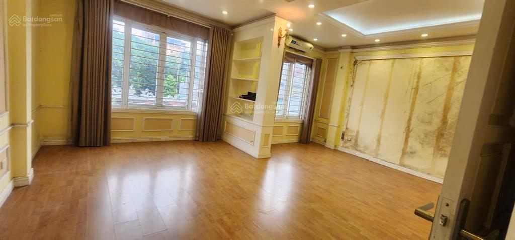 Cho thuê gấp căn nhà 6 tầng, thông sản, ô tô đỗ ngày đêm, xe máy để thoải mái