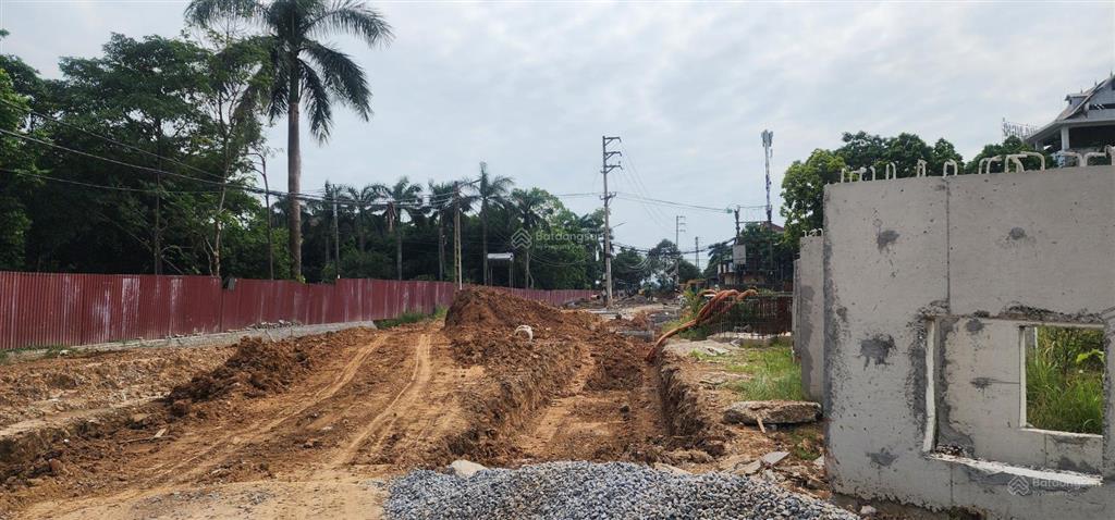 Bán đất đấu giá thôn đìa, nam hồng. 90m2, mặt tiền 5m. mặt đường 14m, vỉa hè 5m đang thi công