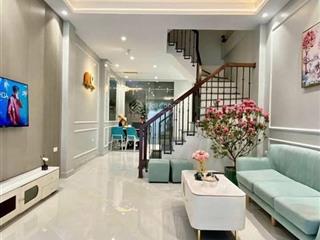 Lô góc phố chùa láng, cách ô tô 30m, ngõ rộng, kinh doanh vị trí đắc địa, 42m2 x 5t