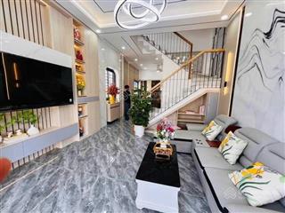 Bán gấp nhà! phố ngọc khánh, ngõ thông kinh doanh, 35m ra ô tô, dt 43m2 * 5t, mt 4m